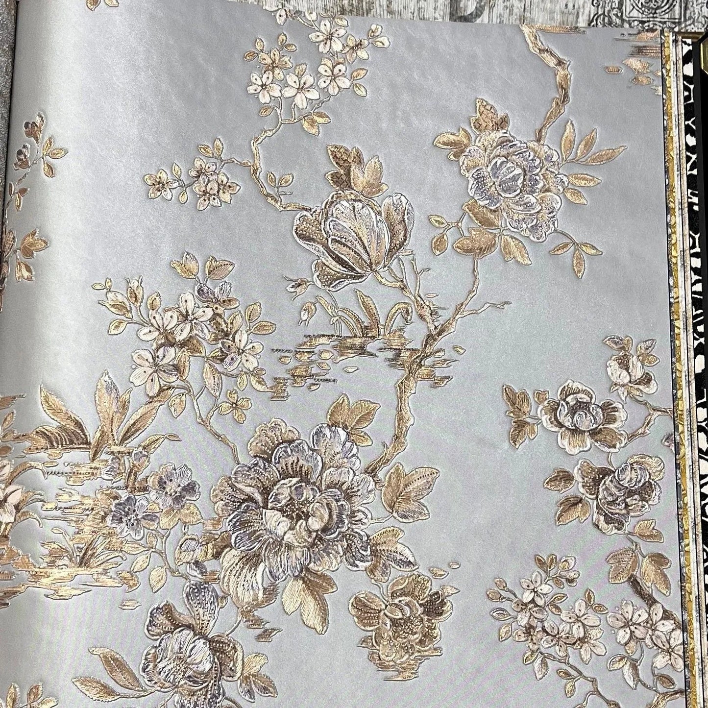 Roberto Cavalli Home No 8 - RC19047