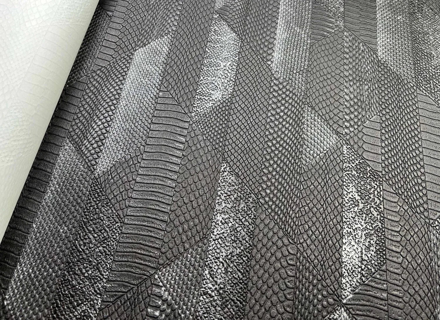 Roberto Cavalli Home No 8 - RC19067