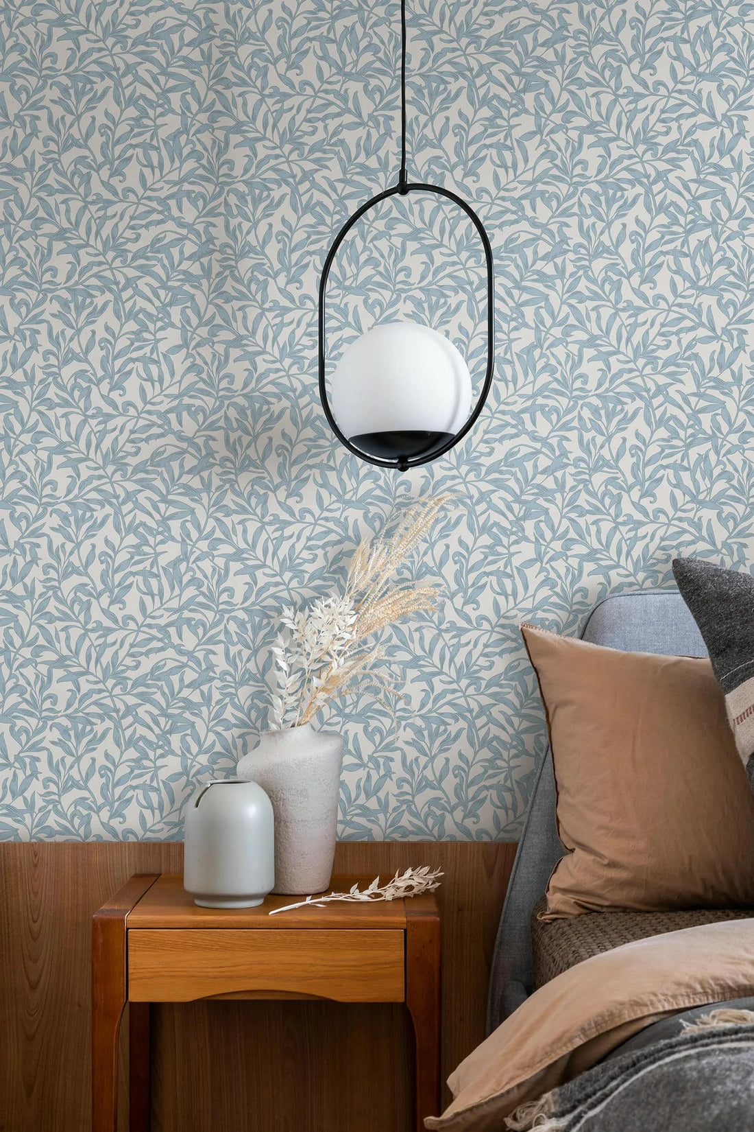 Marburg Heritage 47642 blue and gray leafy vine wallpaper on a light linen-look ground.