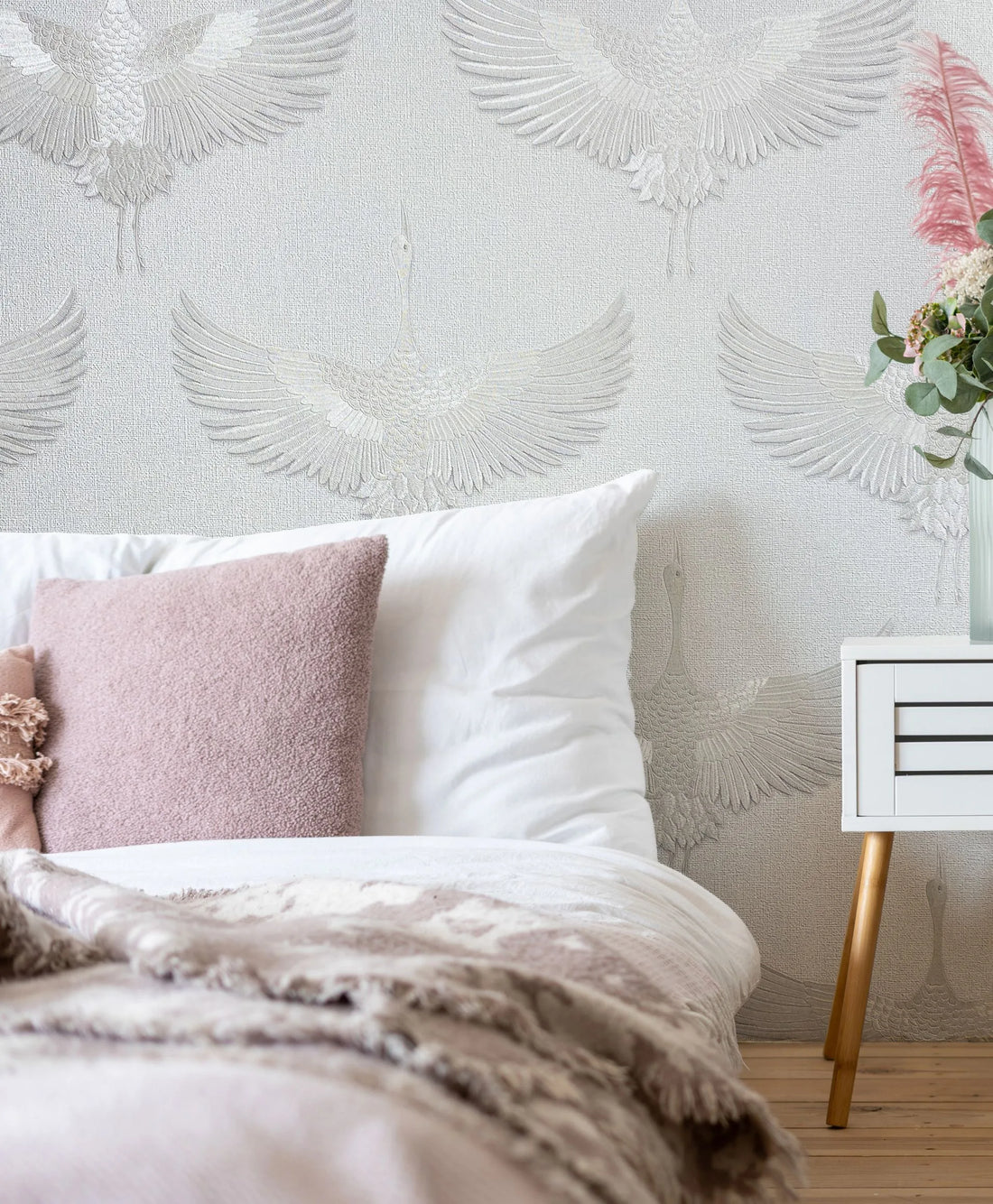 Marburg Kumano 34528 wallpaper with softly embossed cranes on a linen-like white ground.