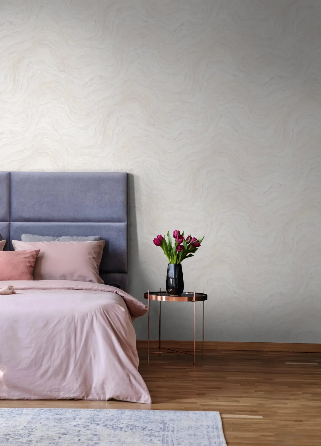 Marburg Struktura 45756 soft white marble-look wallpaper with subtle wavy grey veining